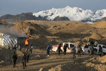 8 policías continúan detenidos en Bolivia por cruzar zona fronteriza