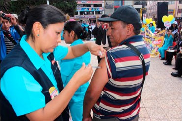Promueven vacunación de población vulnerable en Juliaca