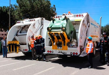 Juliaca: Municipio entrega 100 contenedores para mejorar servicio de limpieza