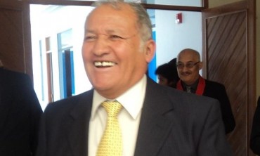 Jaime Rodríguez, gobernador regional de Moquegua busca persuadir a pobladores de Tolapalca.