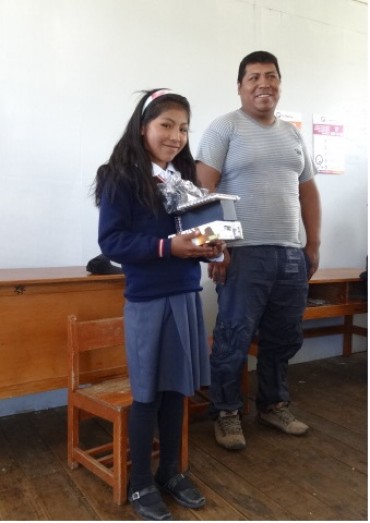 Escolar puneña ganó tablet sorteada por Pensión 65