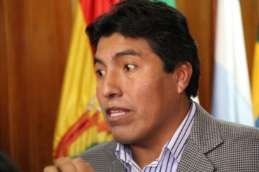 Iván Flores se salva: no lograron reunir 43 mil firmas para revocarlo