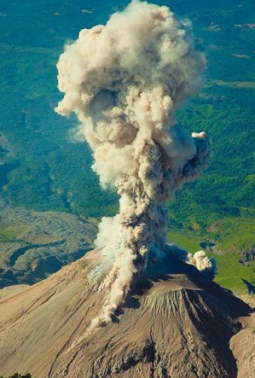 Volcán mata  a 84 personas