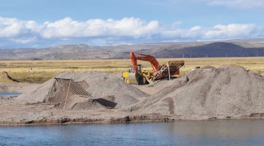 Constructora extraía ilegalmente arena  y hormigón de río Azángaro