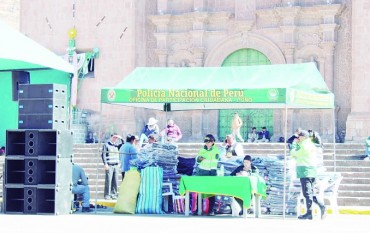 PNP recolectó abrigos contra heladas en la ciudad de Puno