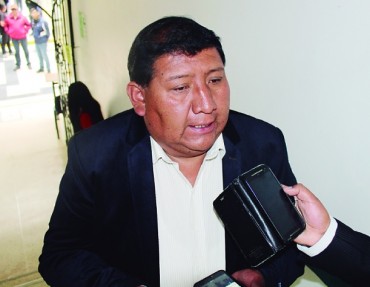 Candidato Alexander Flores le pide a Aduviri que dé la cara a la justicia