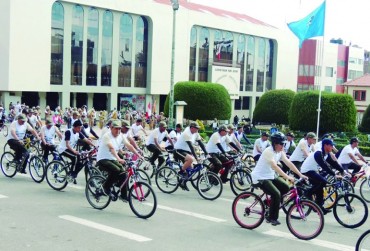Bicicleteada de soldados y policías
