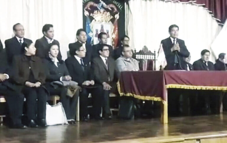Alcalde de Puno presentó a sus gerentes