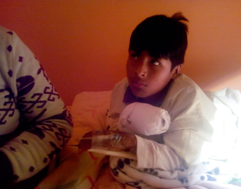 Niño se vuela un dedo con producto pirotécnico