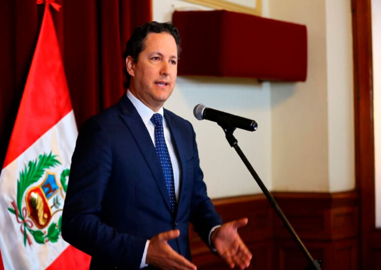 Salaverry confirmó su postulación a la Presidencia de la República