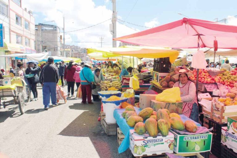 Comerciantes que continúan vendiendo en la avenida Simón Bolívar podrían ser sancionados