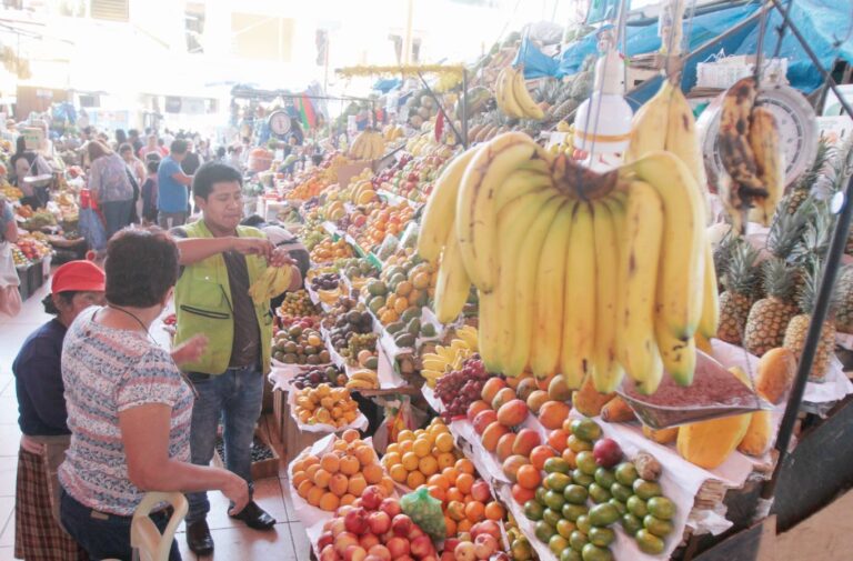 Baja el precio de frutas pero suben las verduras