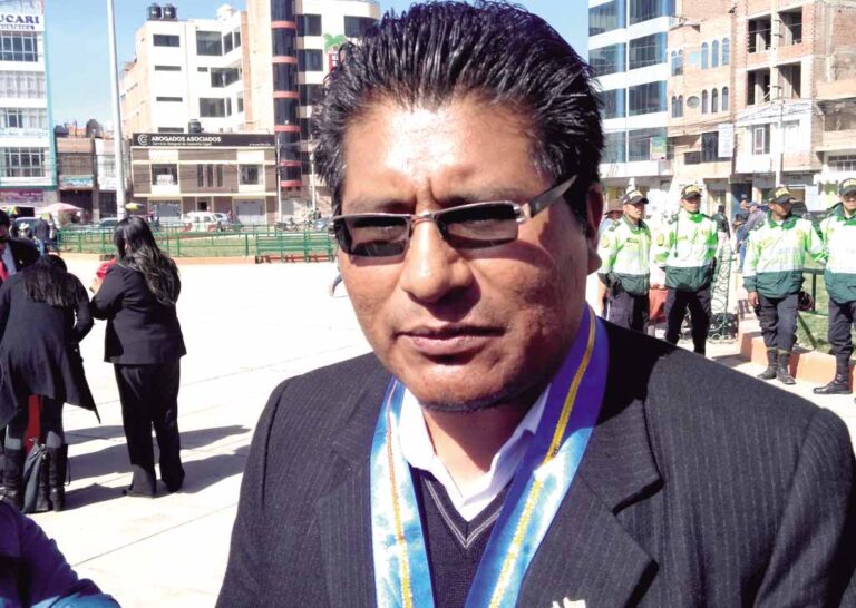 Consejo pospone una vez más suspensión de Walter Aduviri