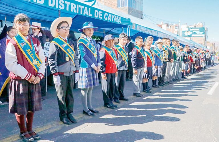 500 autoridades escolares juramentaron en Cayma