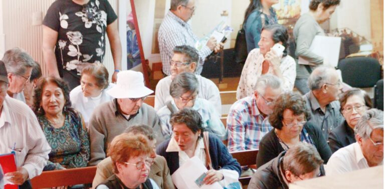 Cesantes exigen dos sueldos en pensión