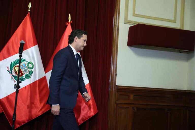 Denuncian a Daniel Salaverry por infracción constitucional