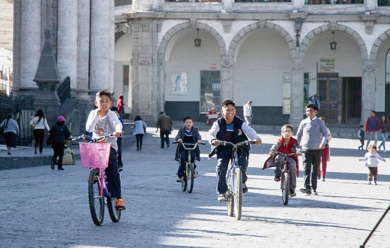 Candia inaugura ciclovías truncas