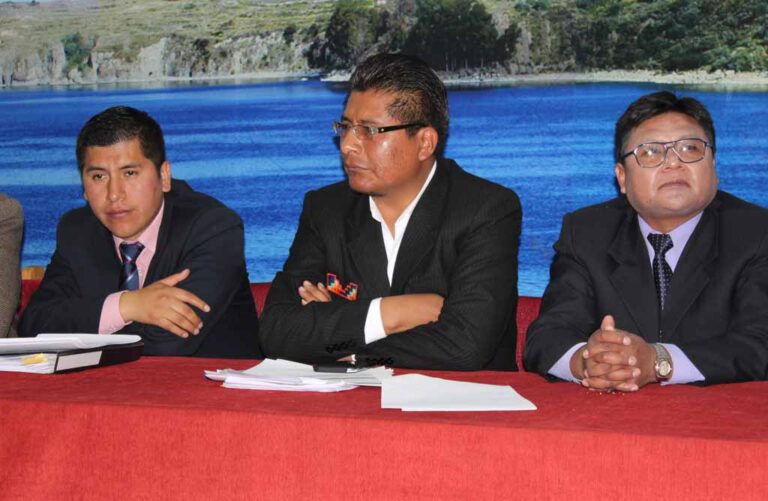 Todo listo para suspender del cargo a Walter Aduviri
