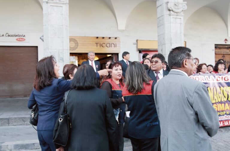 Profesores de dos gremios  se pelean por protagonismo