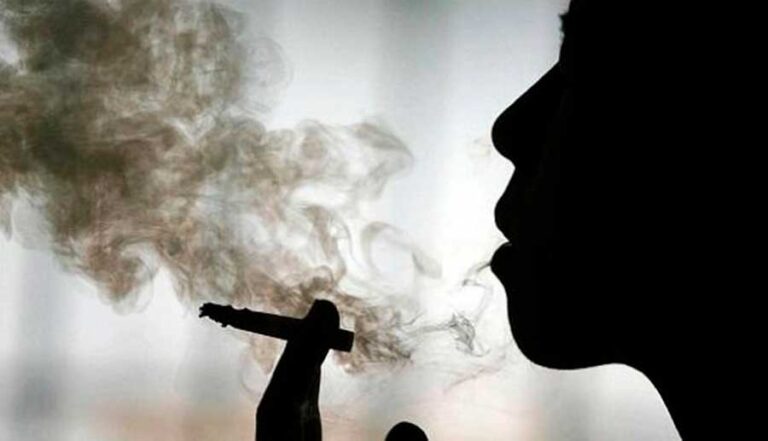 Fumar también perjudica tus ojos