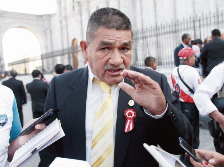 Exigen salida de 70 funcionarios de Autodema