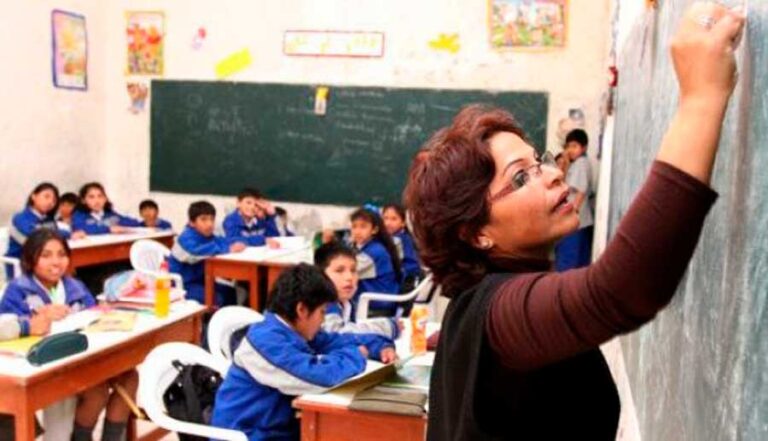 Evaluación a estudiantes y a docentes