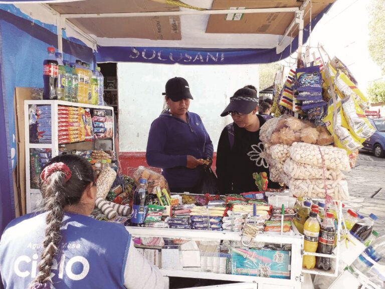 Arequipeños siguen consumiendo comida chatarra  pese a octógonos de advertencia