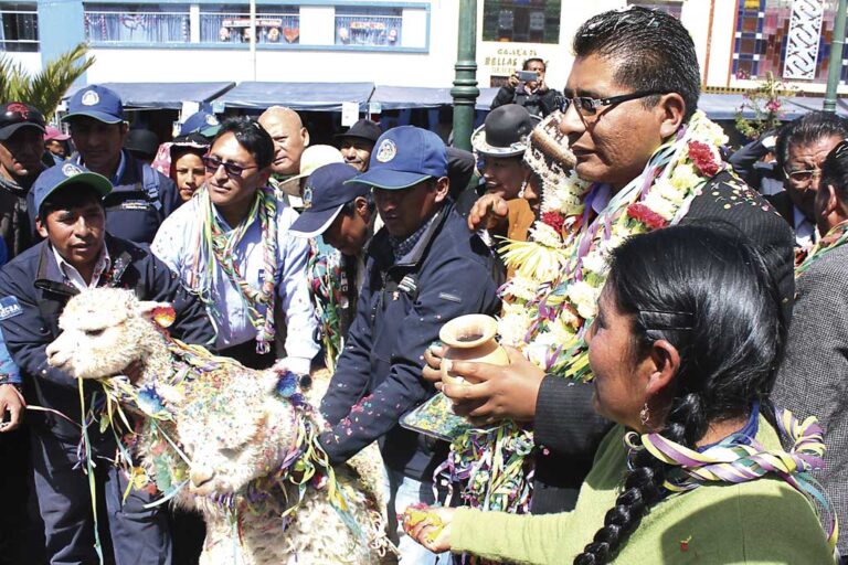 Puno: Gobernador Regional se comprometió a luchar por el libre comercio de la fibra de alpaca