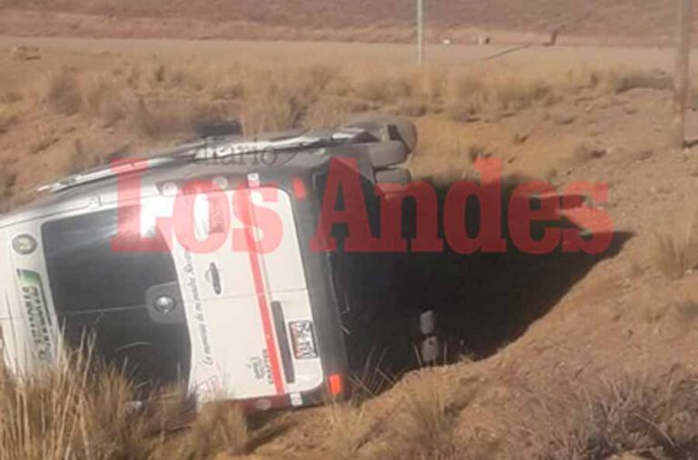 Combi se despistó en la ruta Azángaro – Muñani