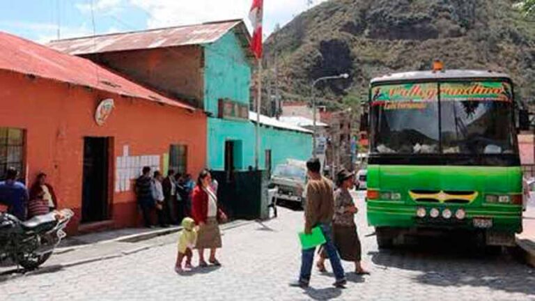 Delincuentes armados asaltaron dos vehículos  en la carretera de Phara–Juliaca