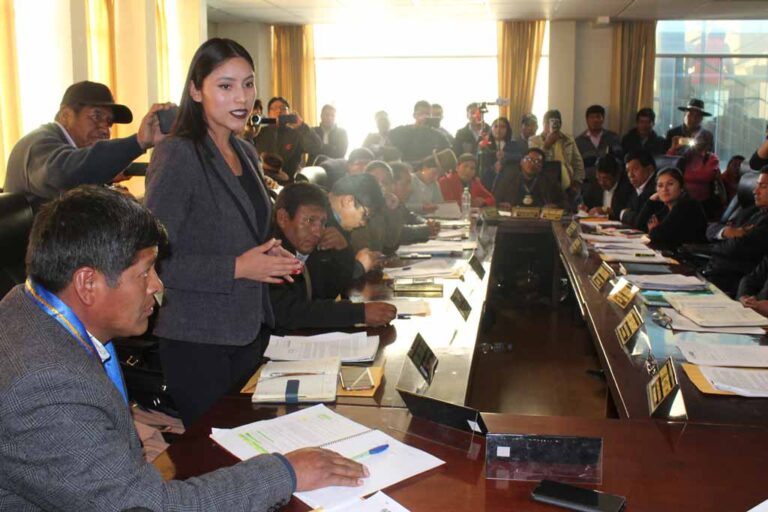 Consejo Regional debate reconsideración de licencia para Walter Aduviri