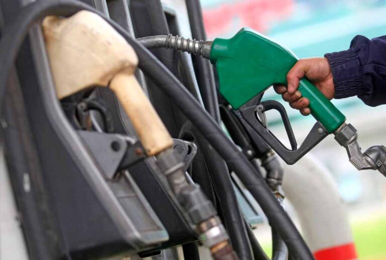 Precios de combustibles de referencia internacional bajan hasta 7.98% por galón