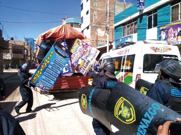 Incautaron más de 40 letreros en operativo inopinado a tiendas comerciales