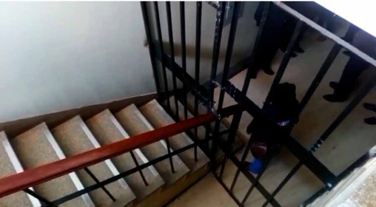 Administrativos acusan a los directores de la Red de Salud Puno y del hospital regional por cerrar acceso a oficinas