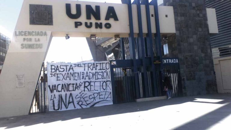 Estudiantes pidieron la vacancia del rector de la UNA Puno