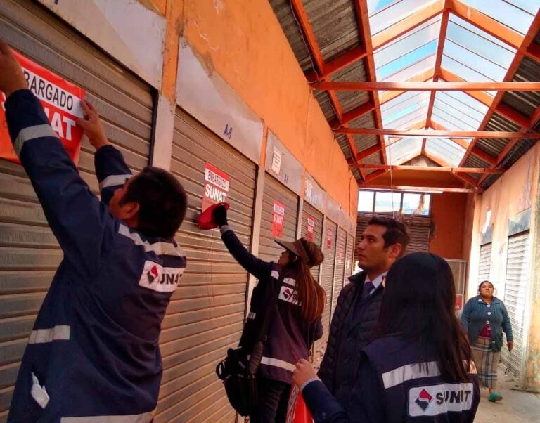 La Sunat embargó stands en el centro comercial Micaela Bastidas por deuda millonaria
