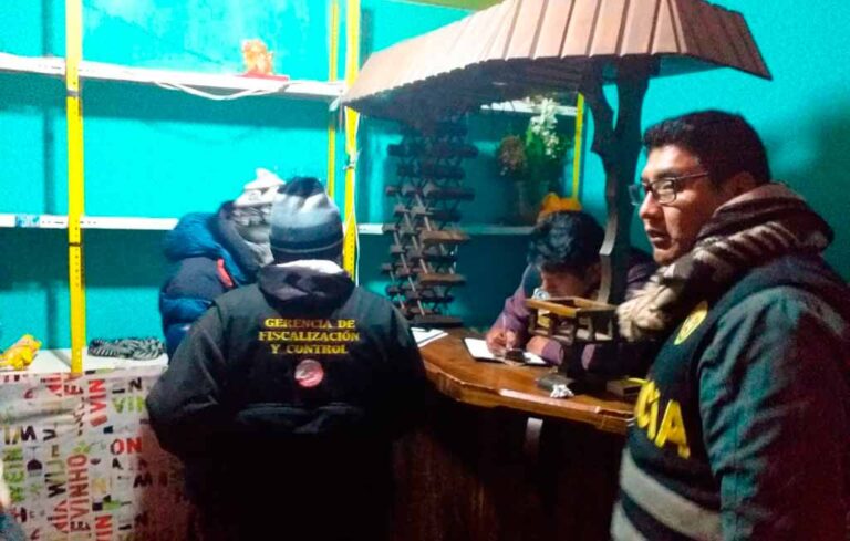 Aseguran que gestión de David Sucacahua olvidó sanciones a bares y cantinas