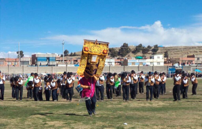 Conjunto Zampoñada 10 de Octubre﻿ “Los viejitos” de la provincia de Yunguyo﻿
