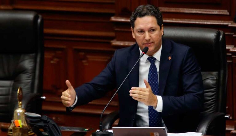 Pleno del Congreso suspende a Daniel Salaverry por 120 días