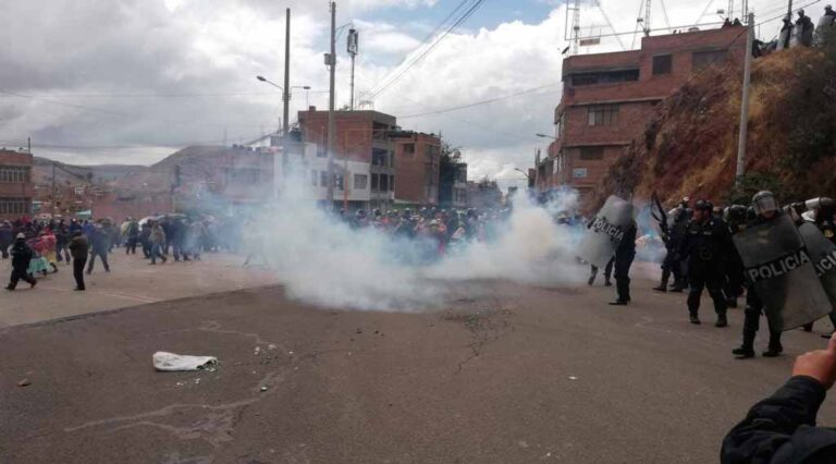 Puno: Vías bloqueadas y enfrentamientos en primer día de protesta