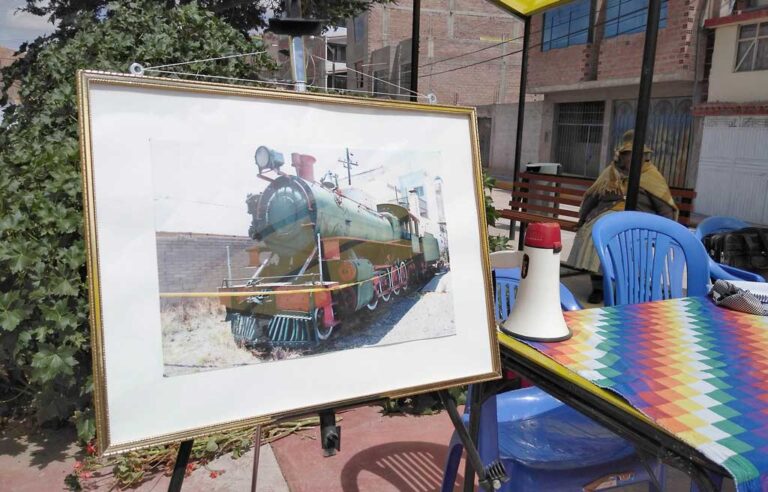 Vecinos y municipalidad en conflicto por locomotora