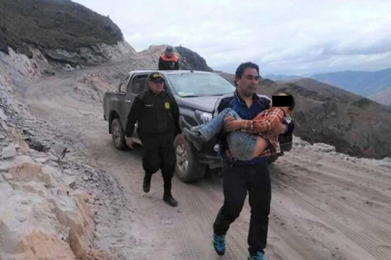 Niño de 7 años caminó más de una hora y salva a su padre herido en accidente