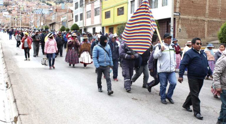 Bloqueo de vías y marchas durante primer día de paro