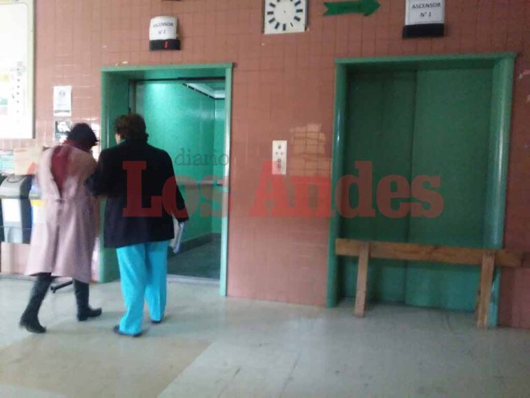 Puno: Joven quedó atrapado en ascensor del hospital regional