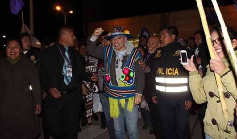 Casi nadie recibió a Julio Guzmán en Puno
