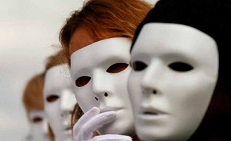 9 señales para reconocer a una persona hipócrita