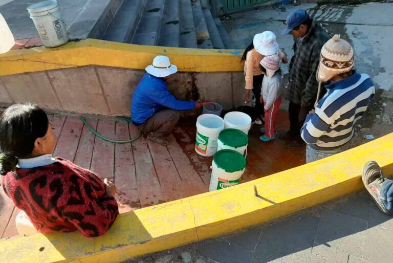 El vía crucis de una ciudad sin agua