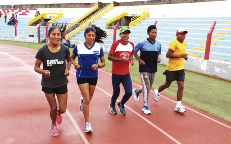 Un atleta de élite formando promesas