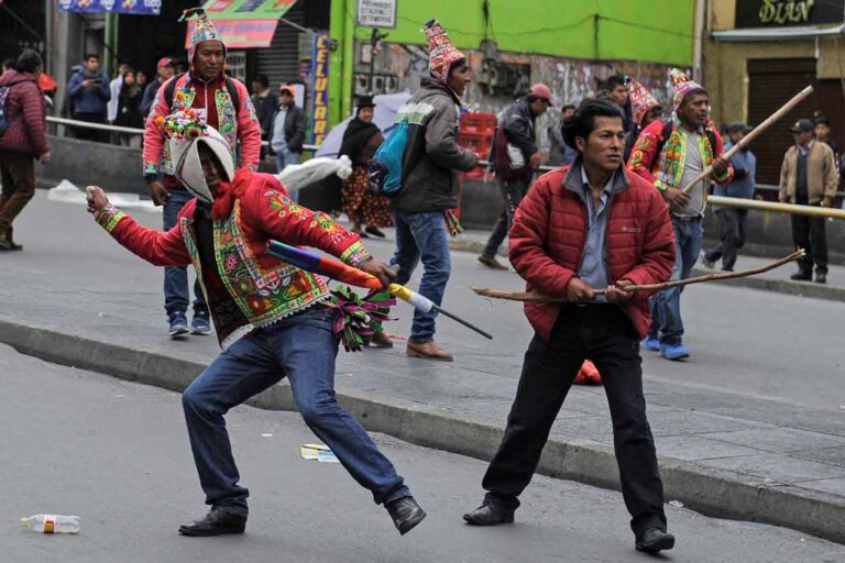 Bolivia: Partidarios y detractores de Evo Morales se enfrentan en Cochabamba