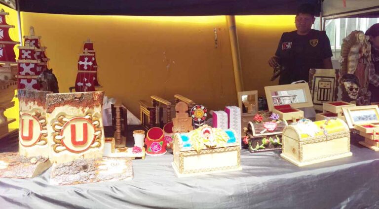 Reos elaboraron manualidades por “Todos los Santos”